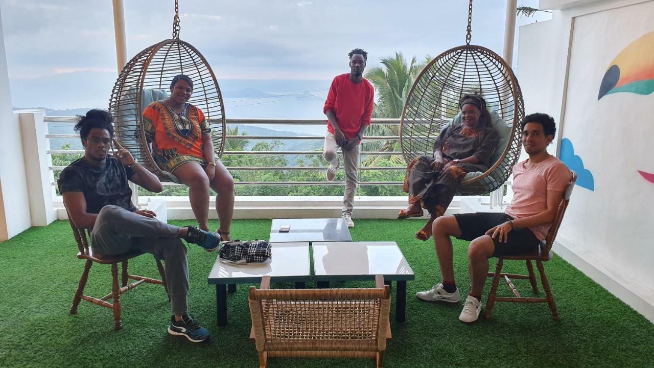 タガイタイ The Nest, Tagaytay Bed & Breakfast エクステリア 写真